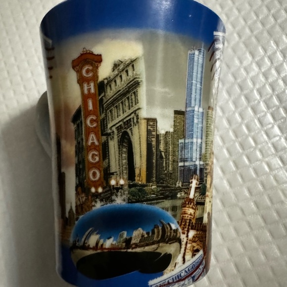 The Postcard Factory Chicago mug - Picture 3 of 6